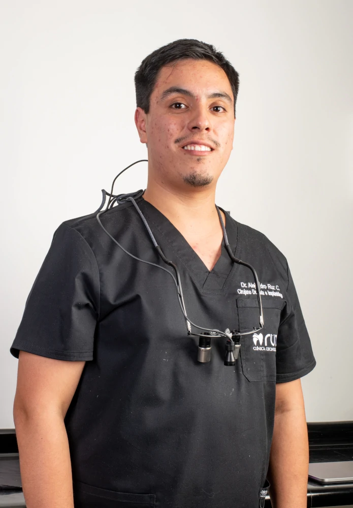 dr-alejandro-ruz-cirujano-dentista-implantologo